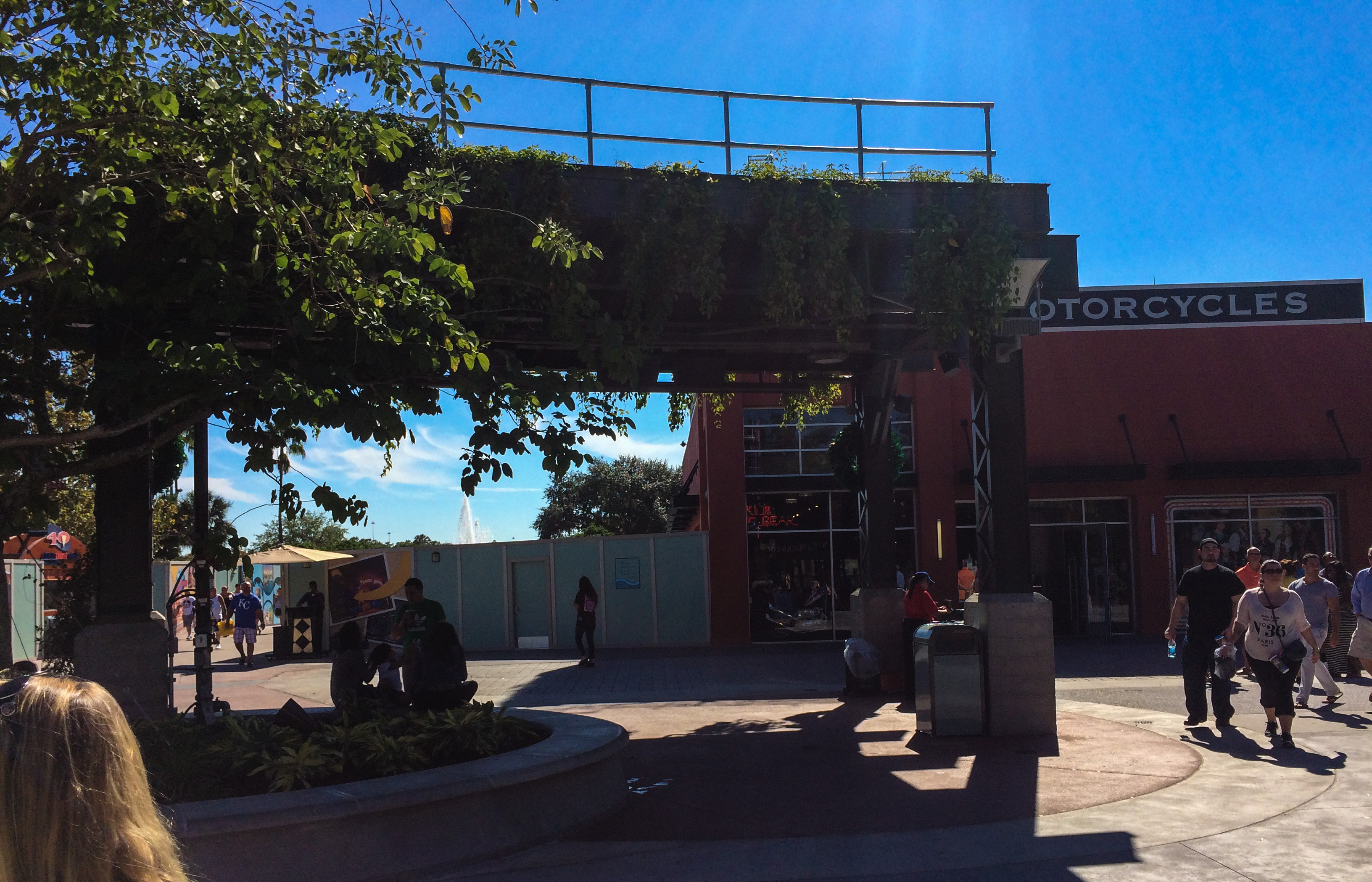 Case Study: Retail Embracing Green Space –Starbucks Downtown Disney, Thinking Outside the Boxwood