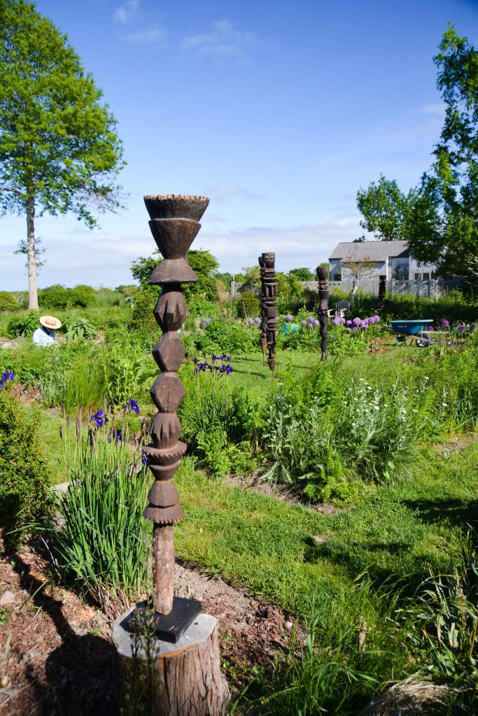 Sakonnet Garden. Little Compton, RI Designed and Maintained by John Gwynne and Mikel Folcarelli Photographic tour from Thinkingoutsidetheboxwood.com