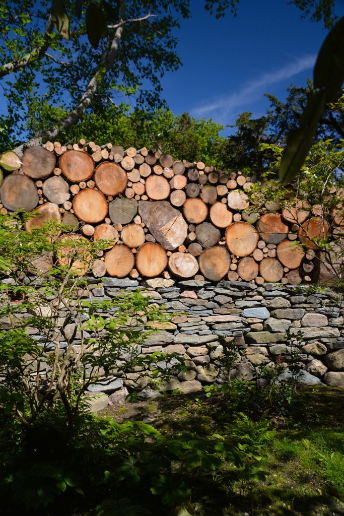 Sakonnet Garden. Little Compton, RI Designed and Maintained by John Gwynne and Mikel Folcarelli Photographic tour from Thinkingoutsidetheboxwood.com