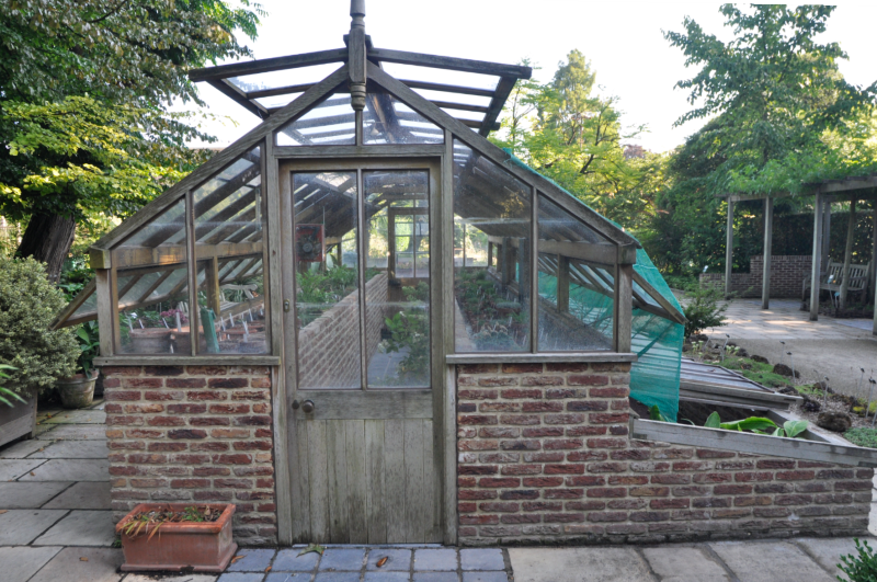 Auxiliary garden buildings inspiration - Greenhouse Belgium - More buildings at Thinkingoutsidetheboxwood.com