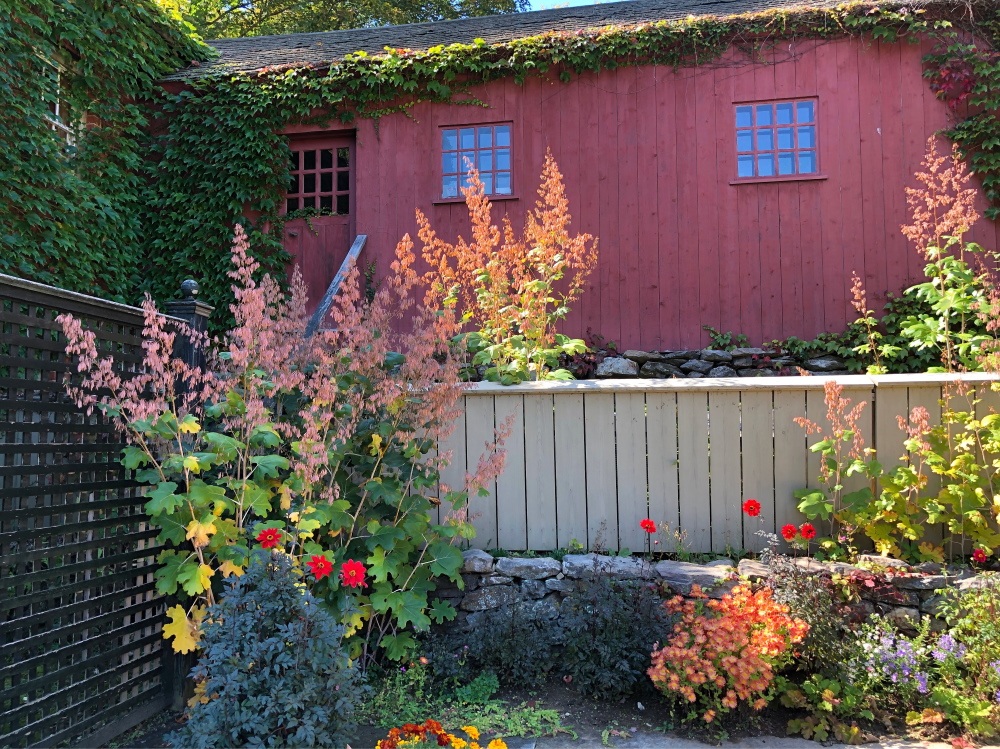 The Traveling Gardener - Coast to Coast. Garden visits in Seattle and Maine (with a few in between). Thinking Outside the Boxwood