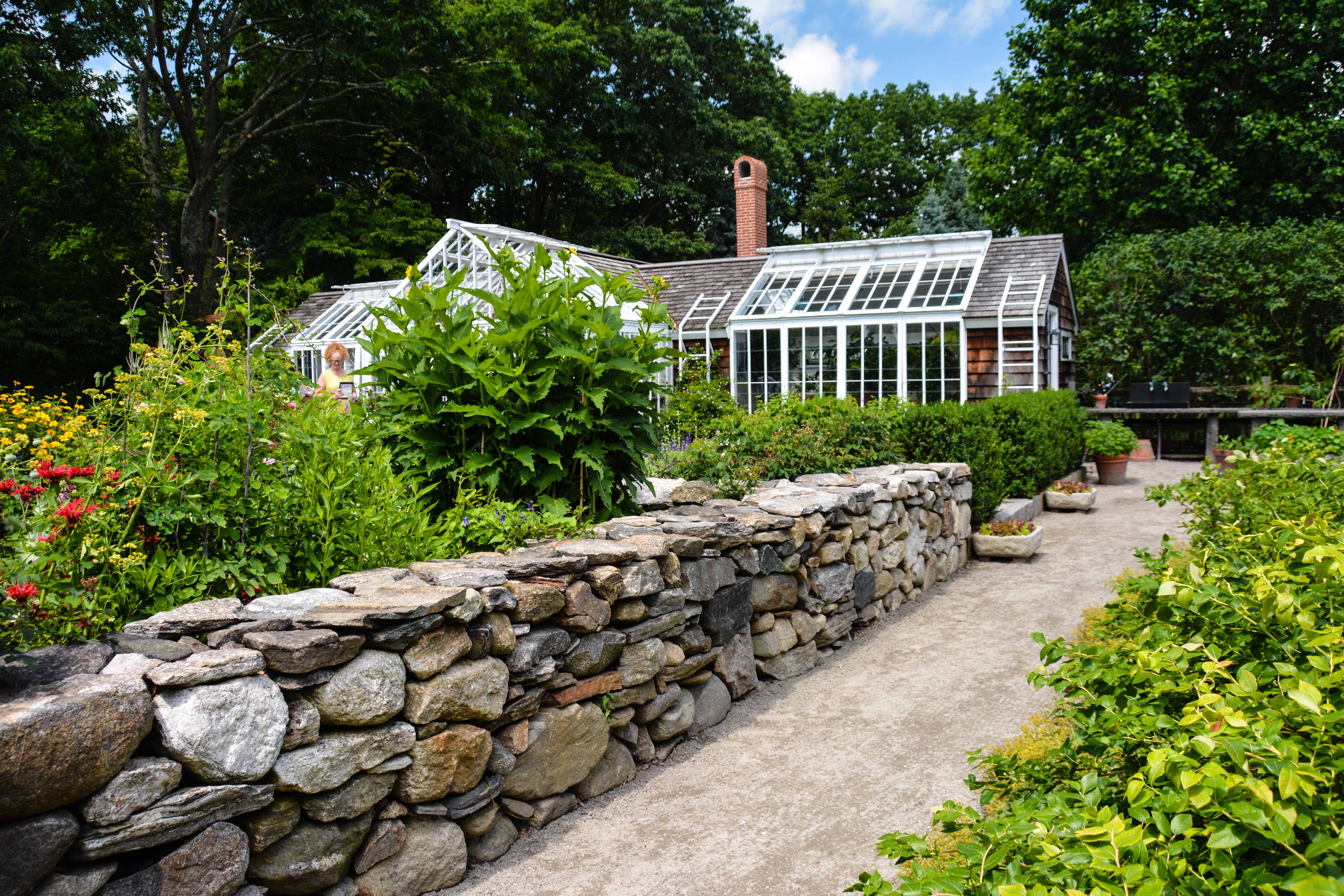 GARDEN TOURS Gardens at Clock Barn Thinking Outside the Boxwood
